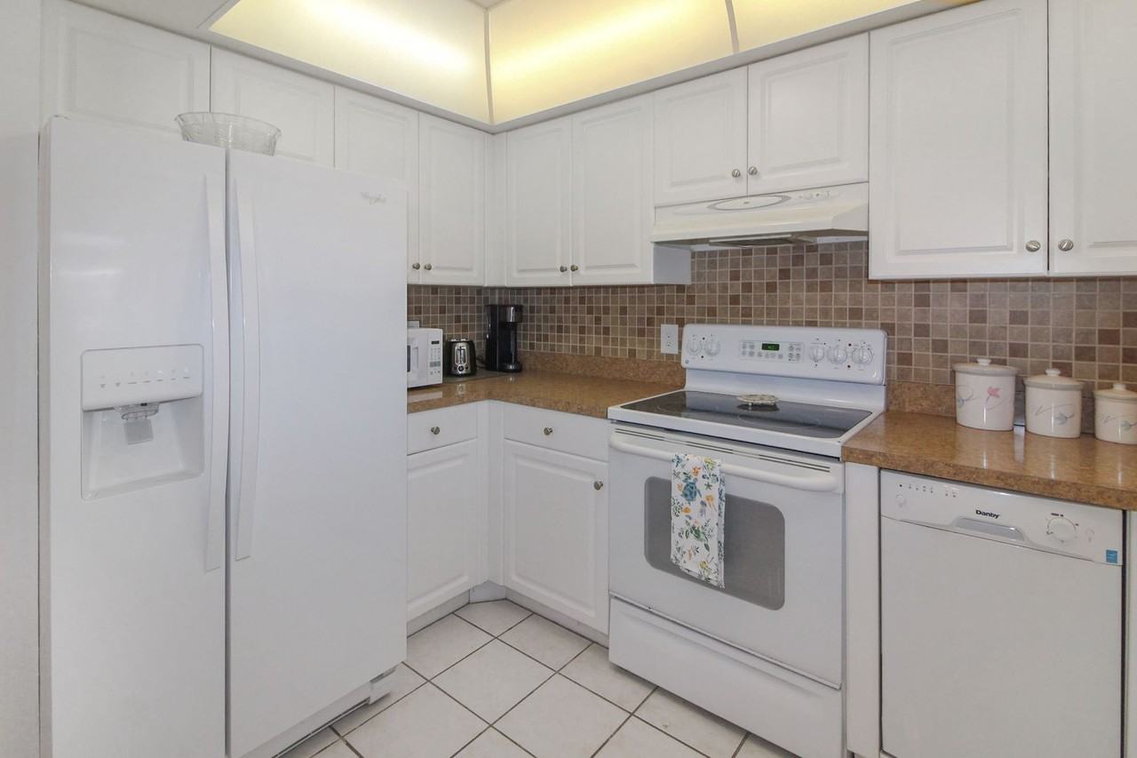 109 109 E Field Ave - Beach Manor Villas - Photo 7 of 16