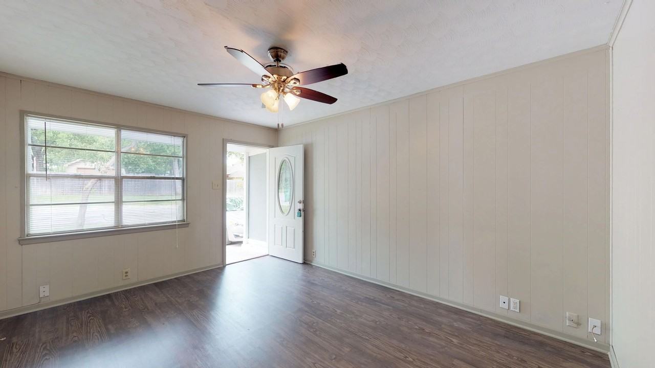 2702 Bolivar Street - Photo 4 of 11