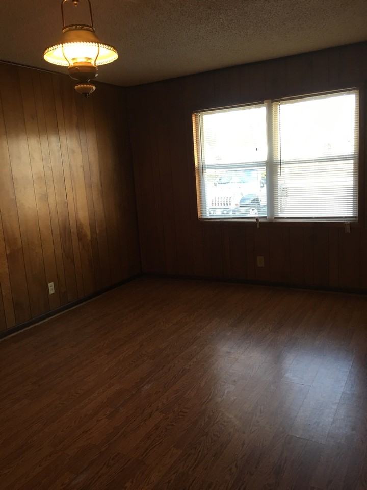 409 W Dogwood St - Photo 5 of 10