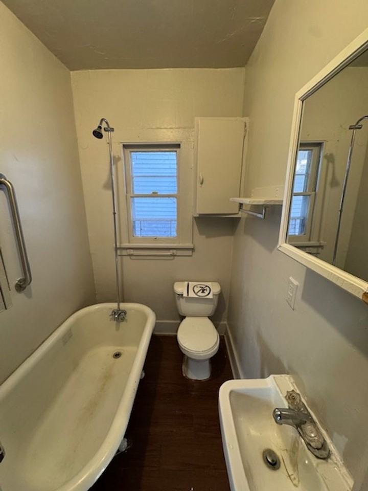 1410 W 4th St - Photo 6 of 6