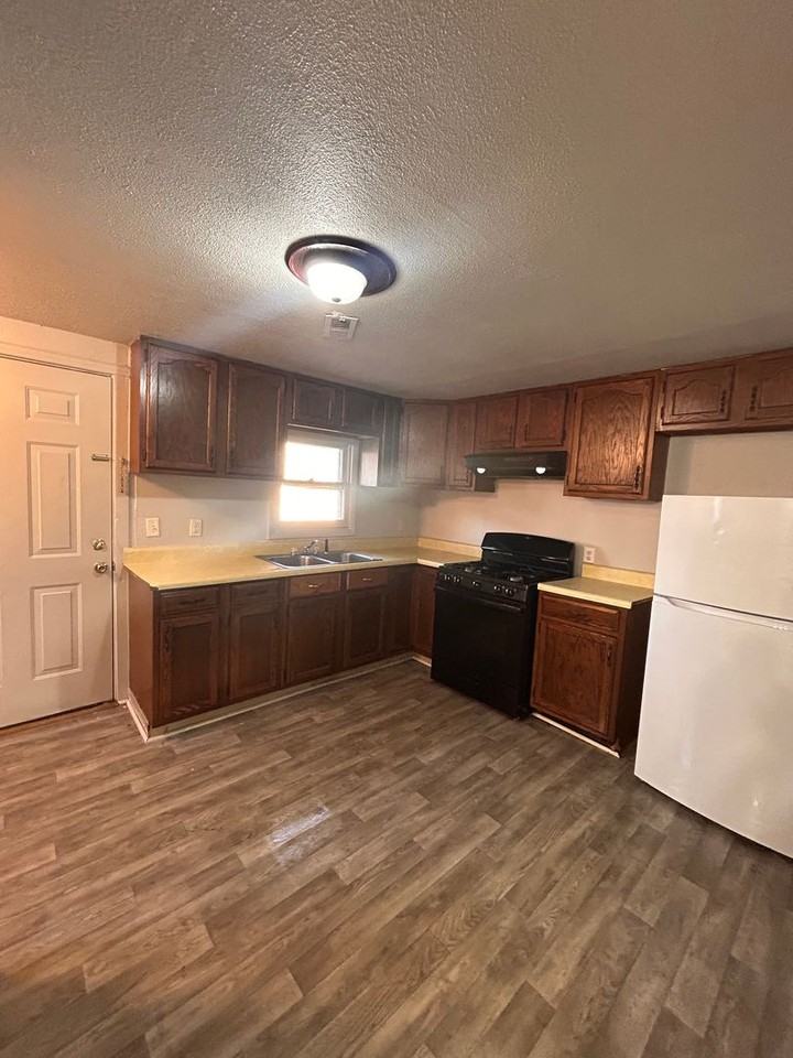 815 Harmar St - Photo 3 of 6