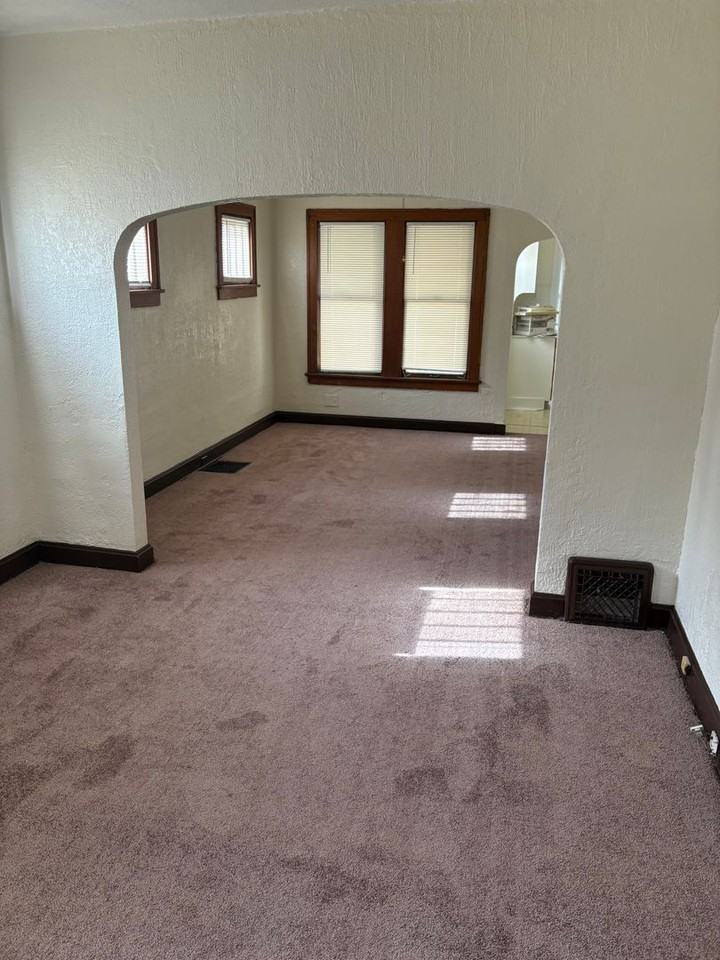 2034 Lawn Ave - Photo 2 of 8