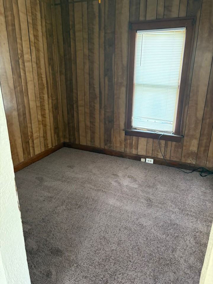 2034 Lawn Ave - Photo 3 of 8