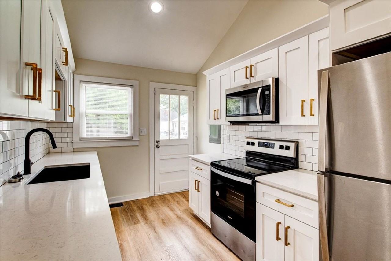 210 Bryan St - Photo 3 of 26