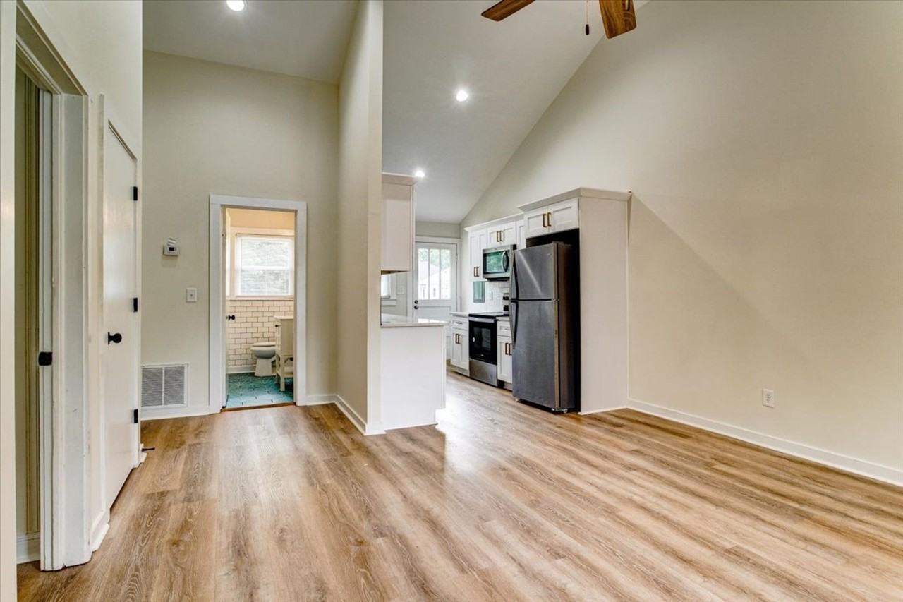 210 Bryan St - Photo 7 of 26