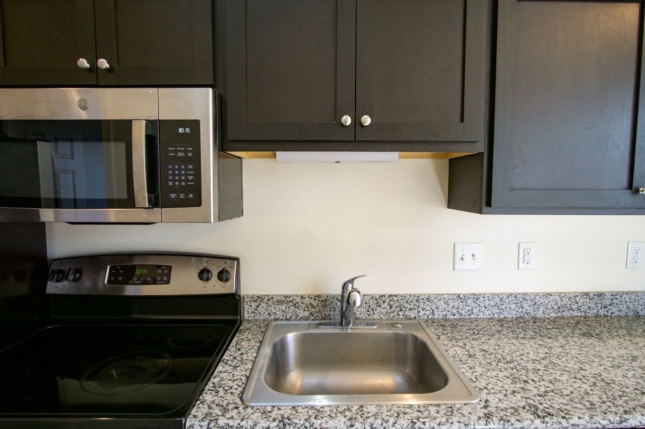 2007 Ne Broadway St #11 - Photo 7 of 17