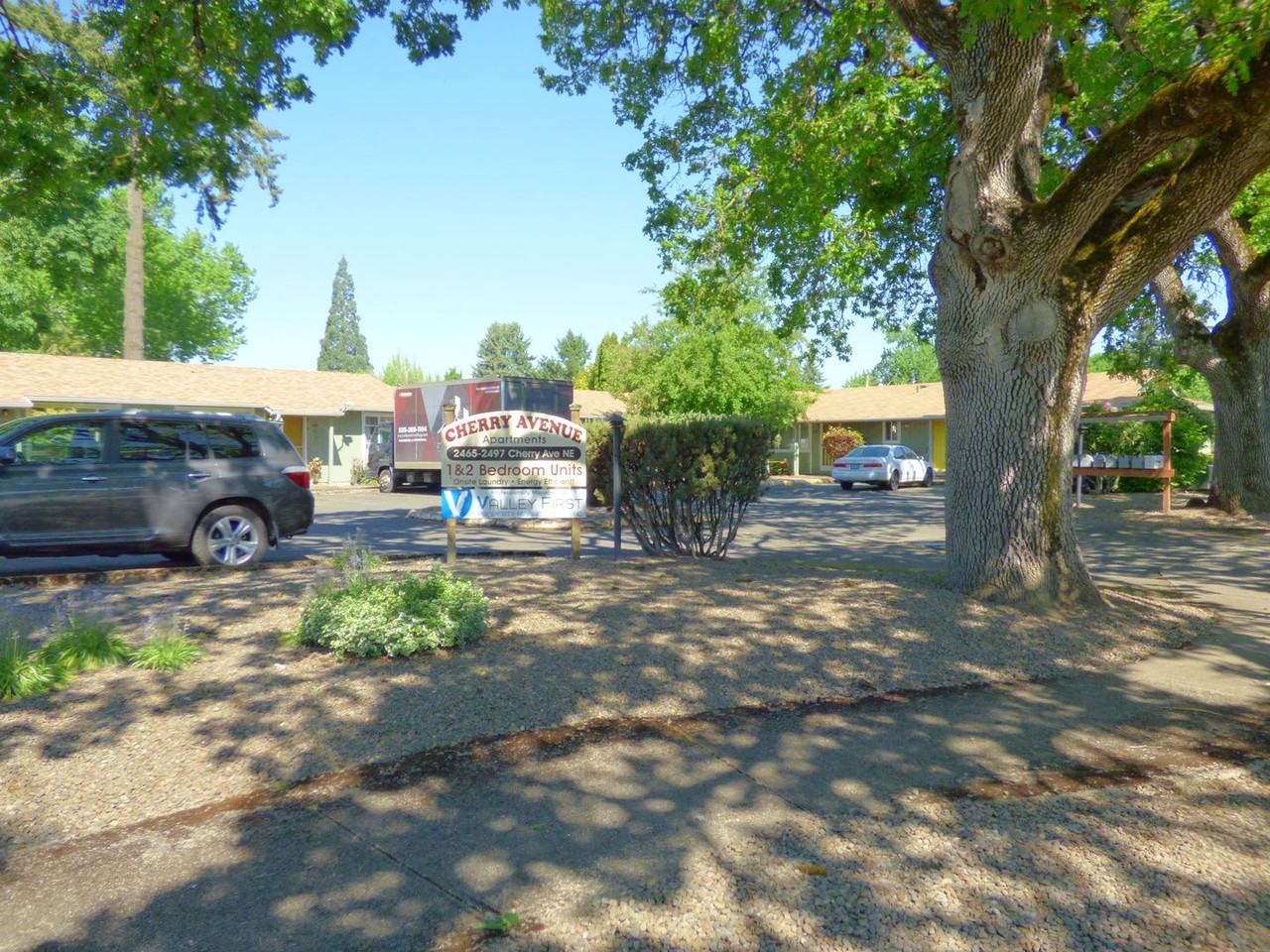 2481 Cherry Ave Ne - Photo 4 of 25