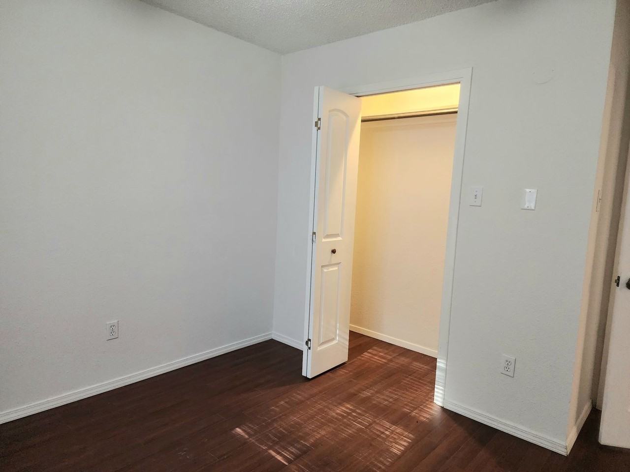 504 S Avenue B - Photo 5 of 19