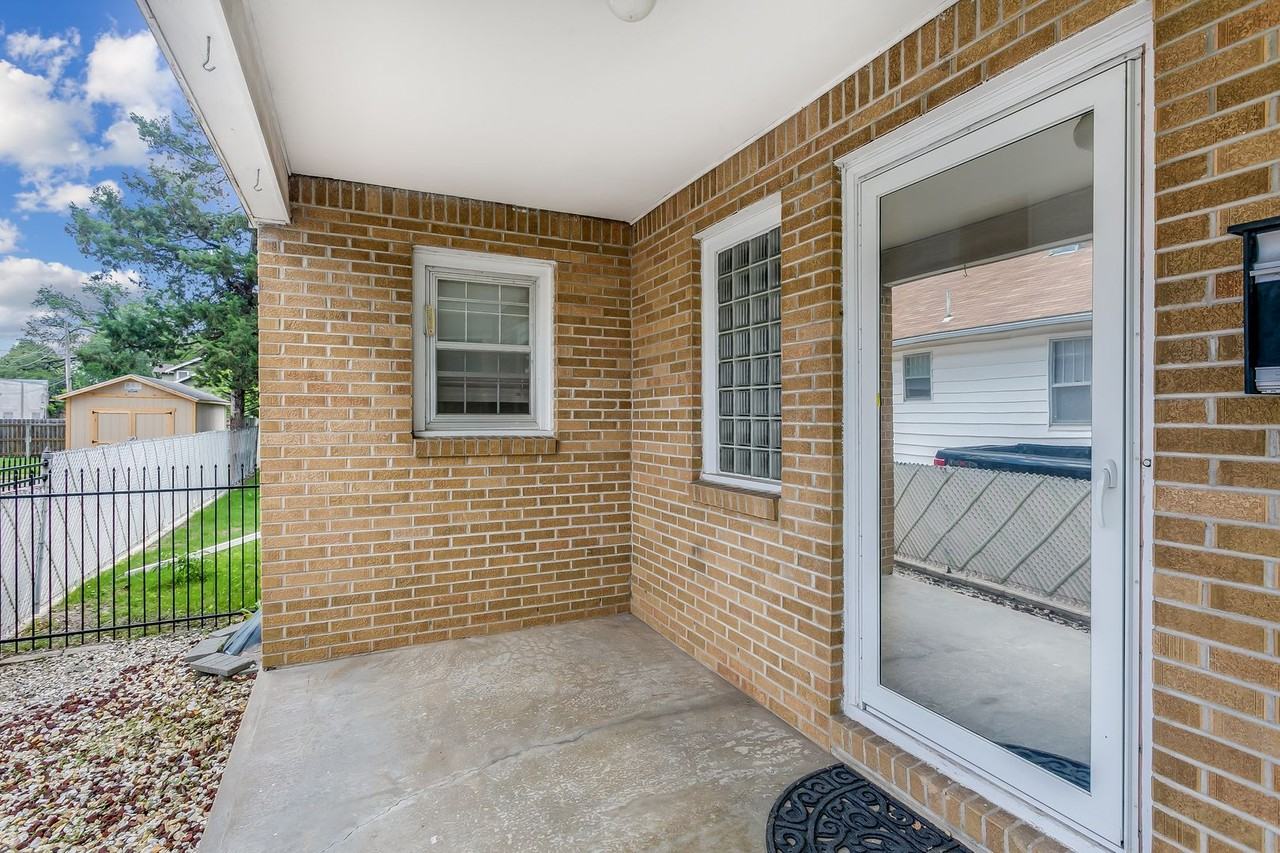 516 S Erie St - Photo 2 of 21