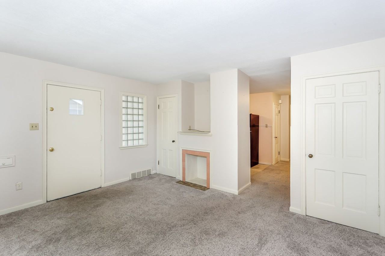 516 S Erie St - Photo 3 of 21