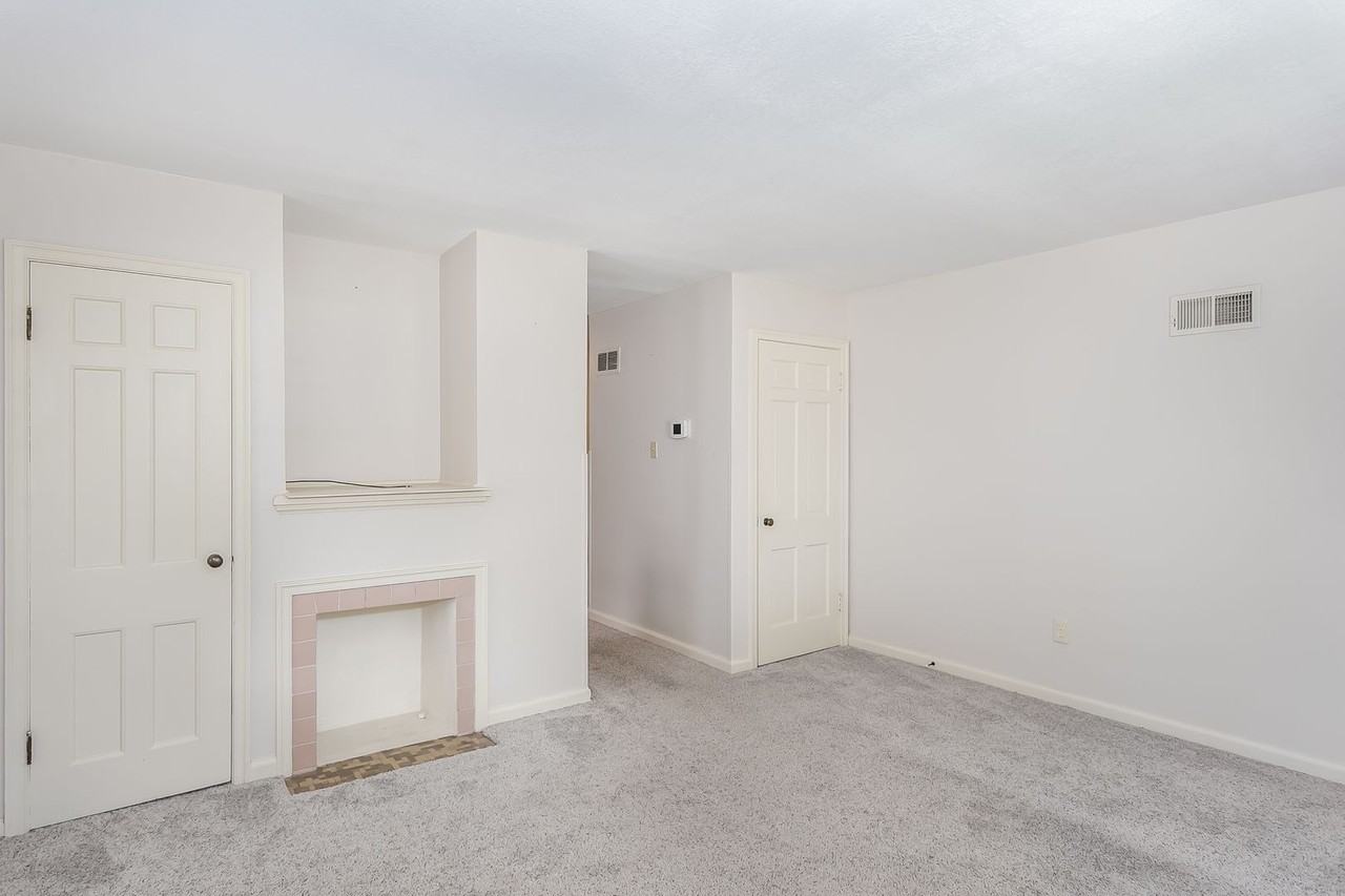 516 S Erie St - Photo 5 of 21