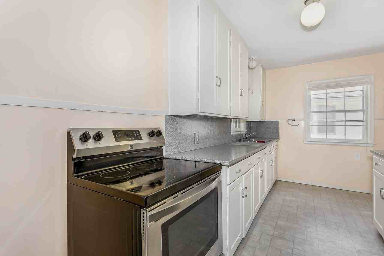 516 S Erie St - Photo 6 of 21