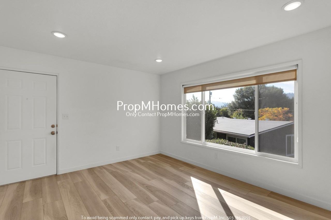 7020 N Burlington Ave - Photo 3 of 23