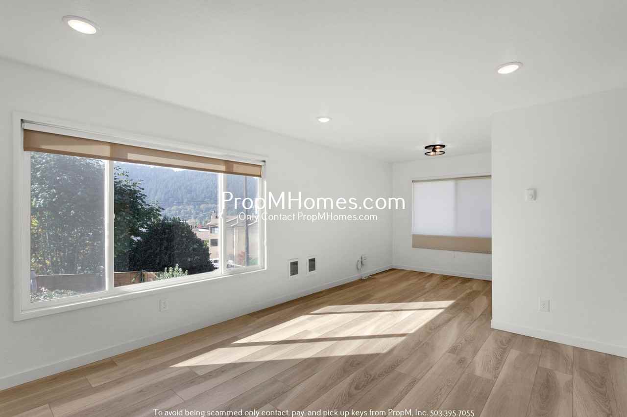 7020 N Burlington Ave - Photo 4 of 23