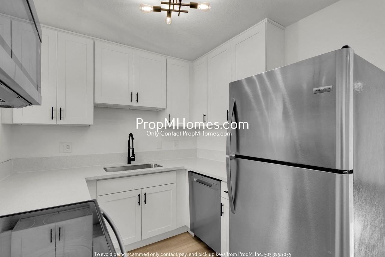 7020 N Burlington Ave - Photo 7 of 23