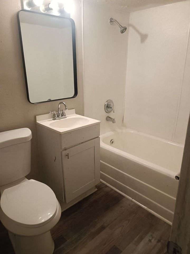 4517 1/2 S Shields Blvd Lowr - Photo 3 of 26