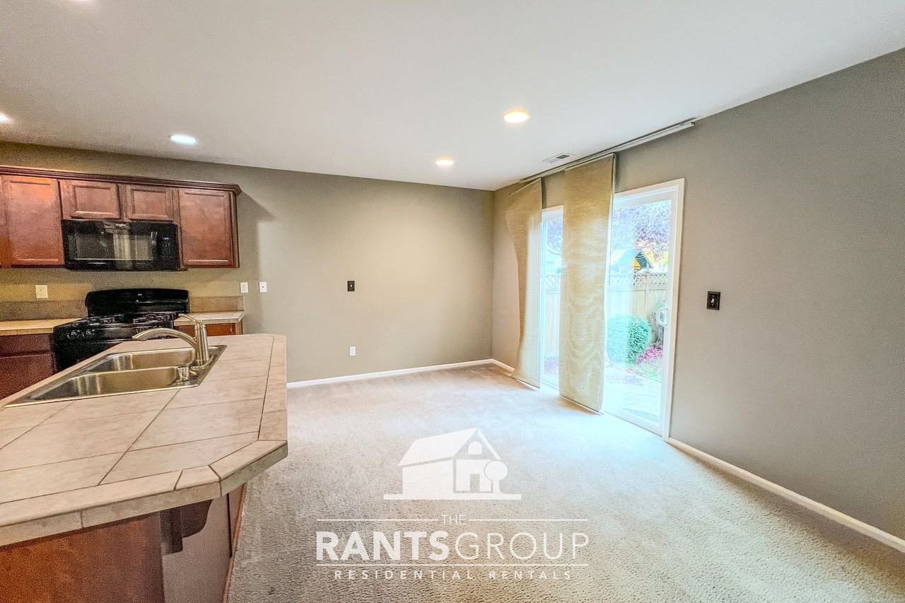 6733 Blade St Se - Photo 4 of 25