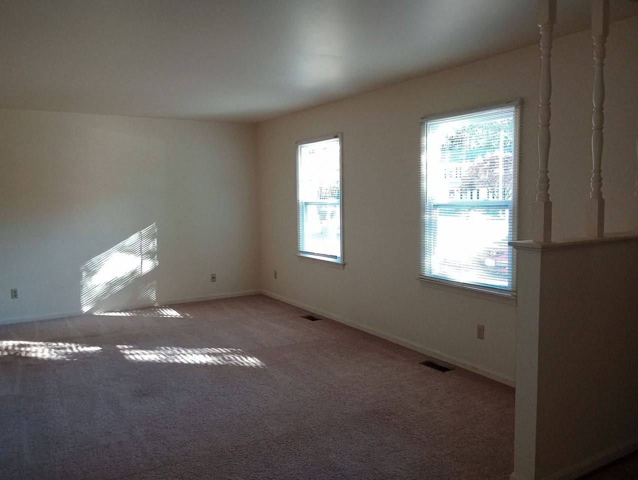 140 Merle Dr - Photo 2 of 11