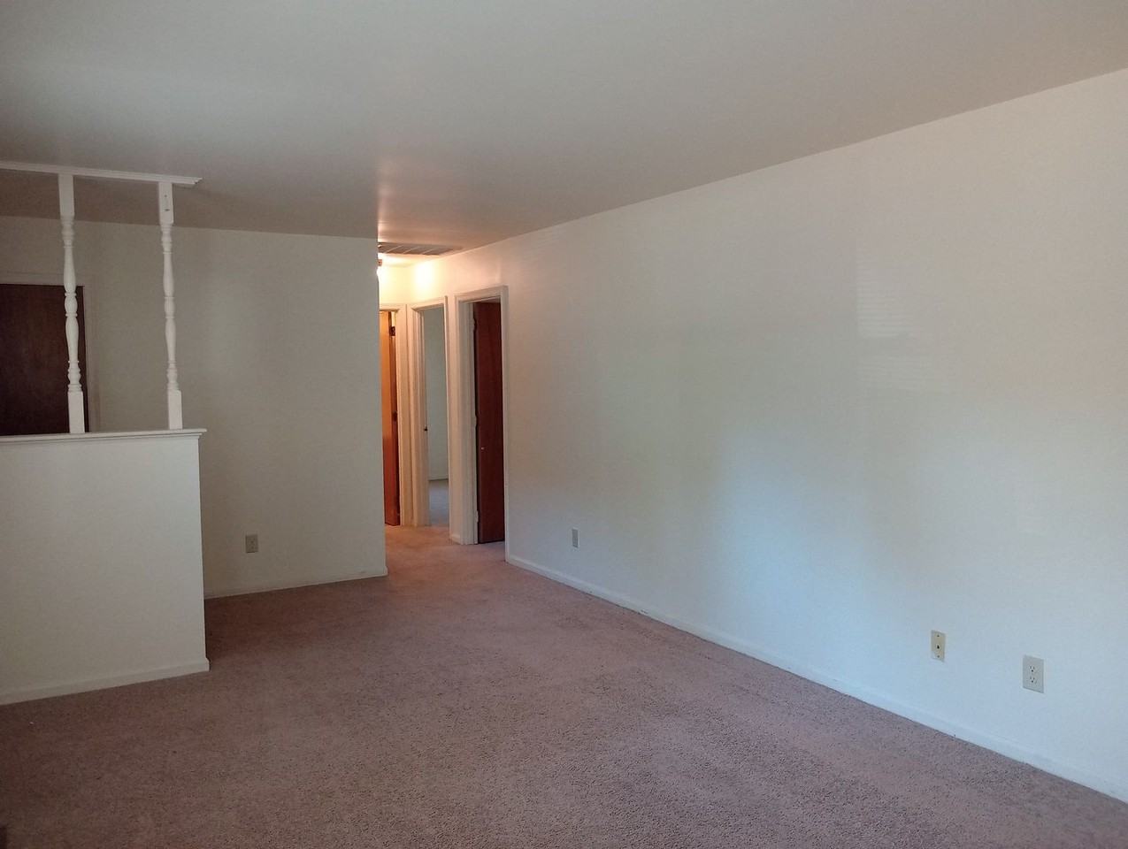 140 Merle Dr - Photo 3 of 11