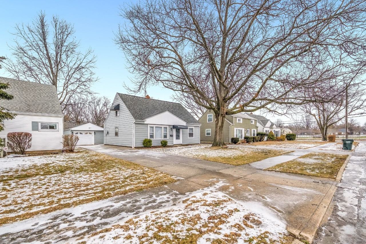 27151 Farringdon Ave - Photo 4 of 15