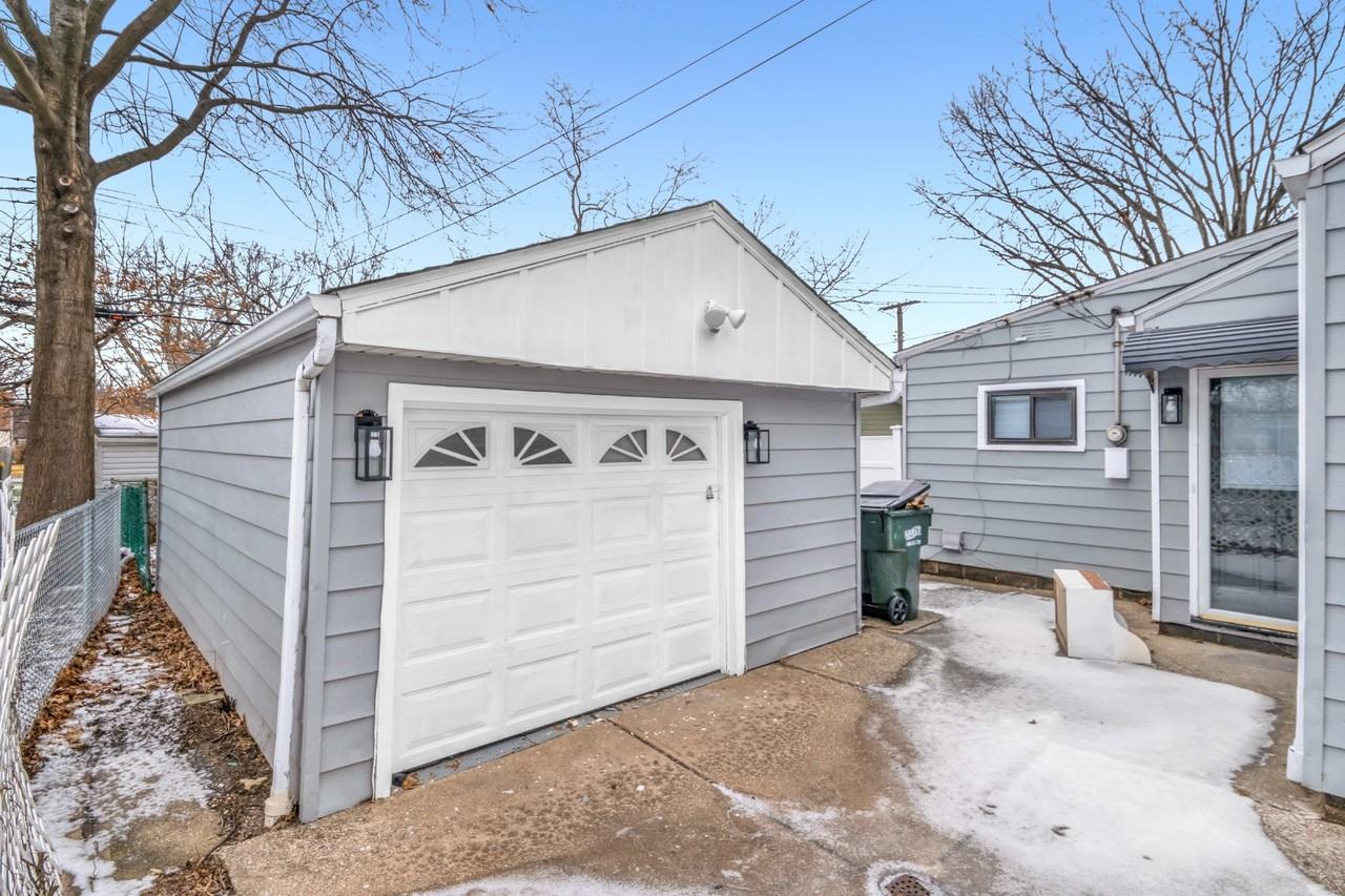 27151 Farringdon Ave - Photo 6 of 15