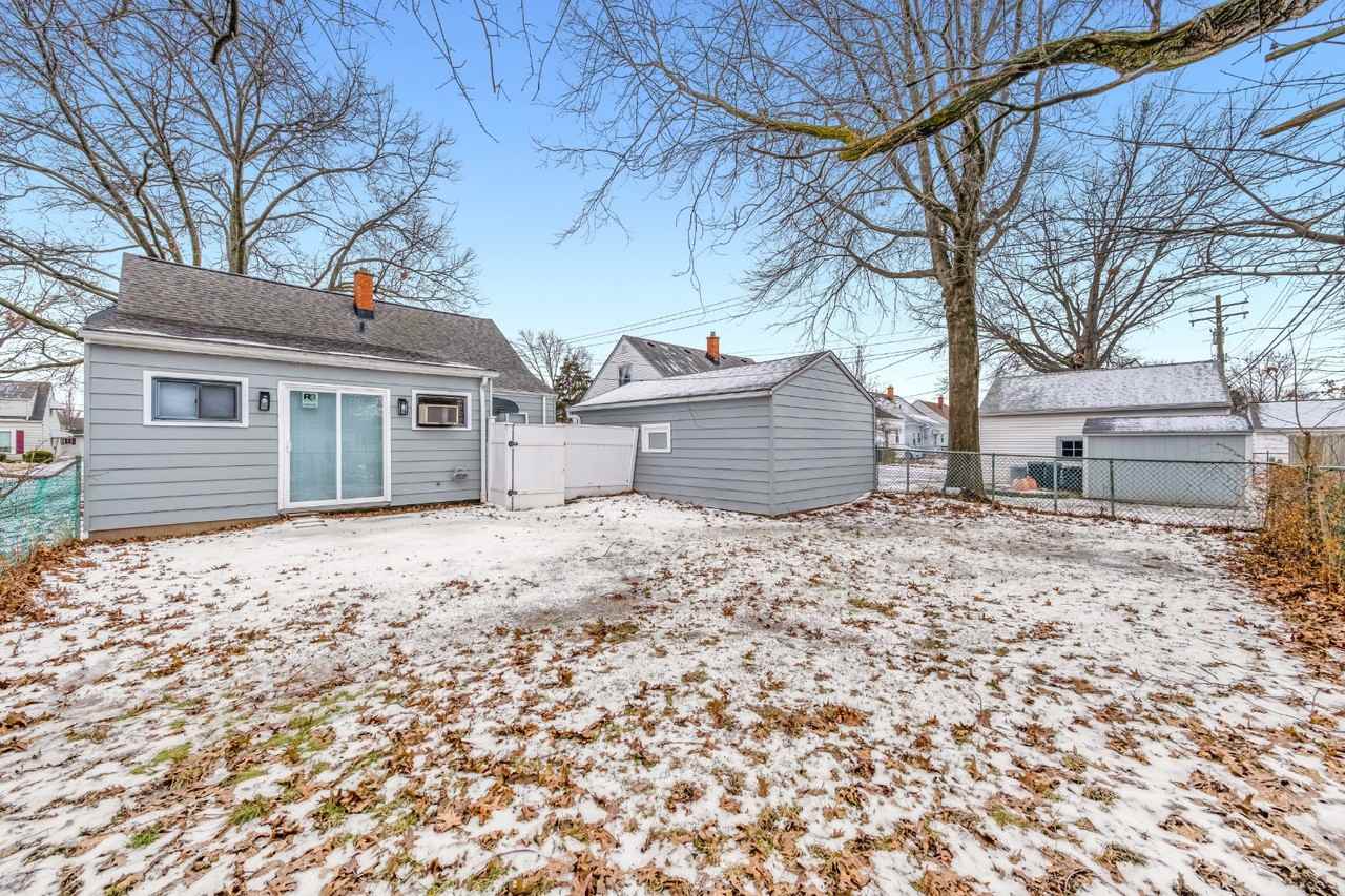 27151 Farringdon Ave - Photo 7 of 15