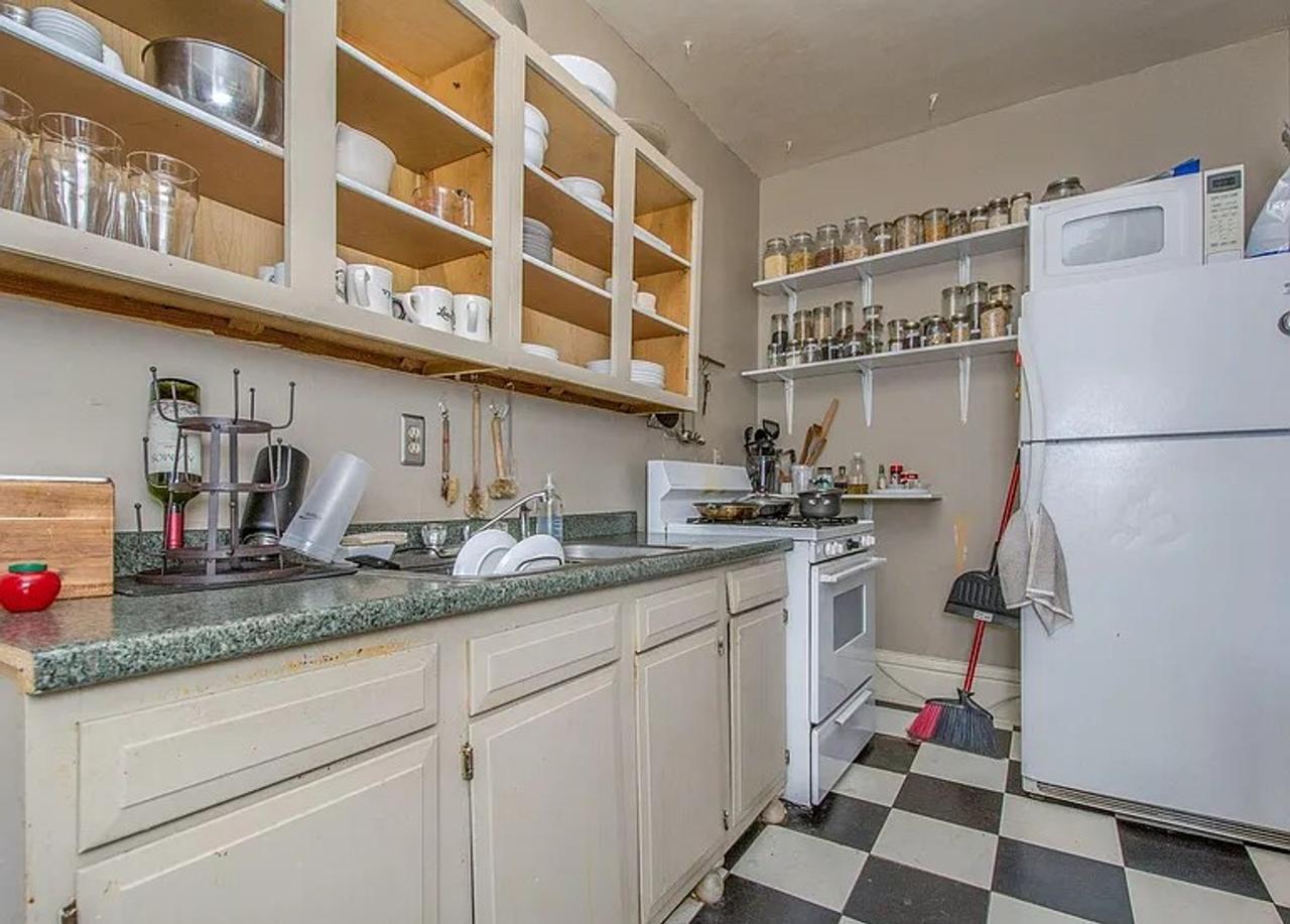 Historic Shermin Hills Apartments with a ton of charm! - Photo 2 of 18