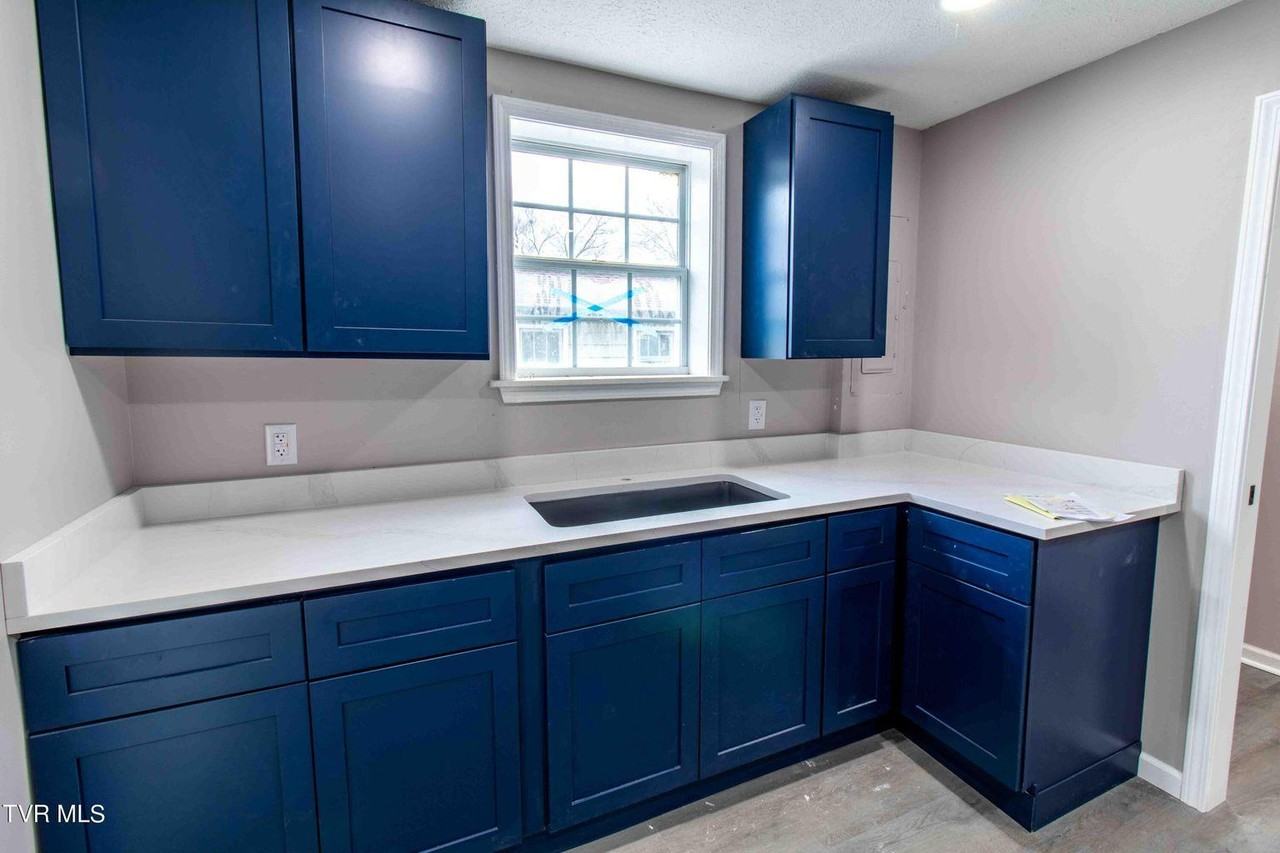 1129 Cherry St - Photo 4 of 20