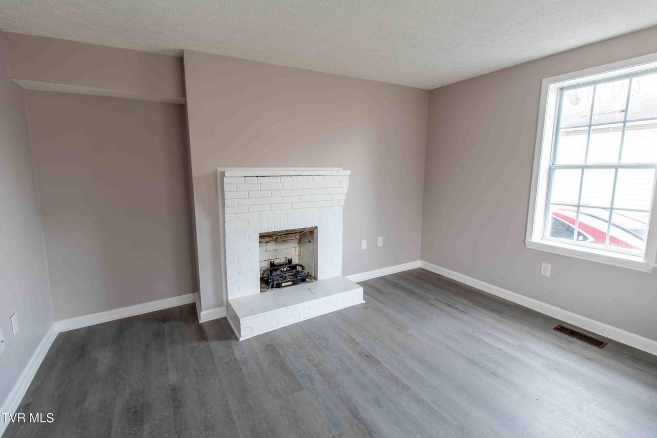 1129 Cherry St - Photo 7 of 20