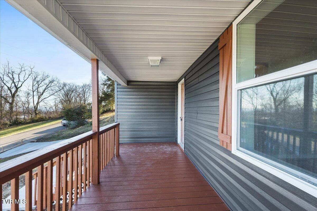 411 S Hill St - Photo 4 of 20