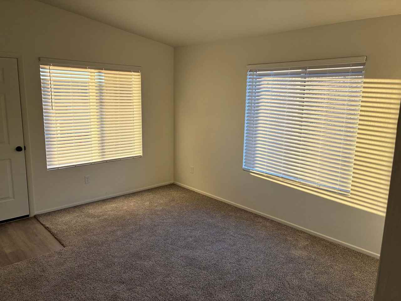 4709 S Willow Ln - Photo 7 of 17