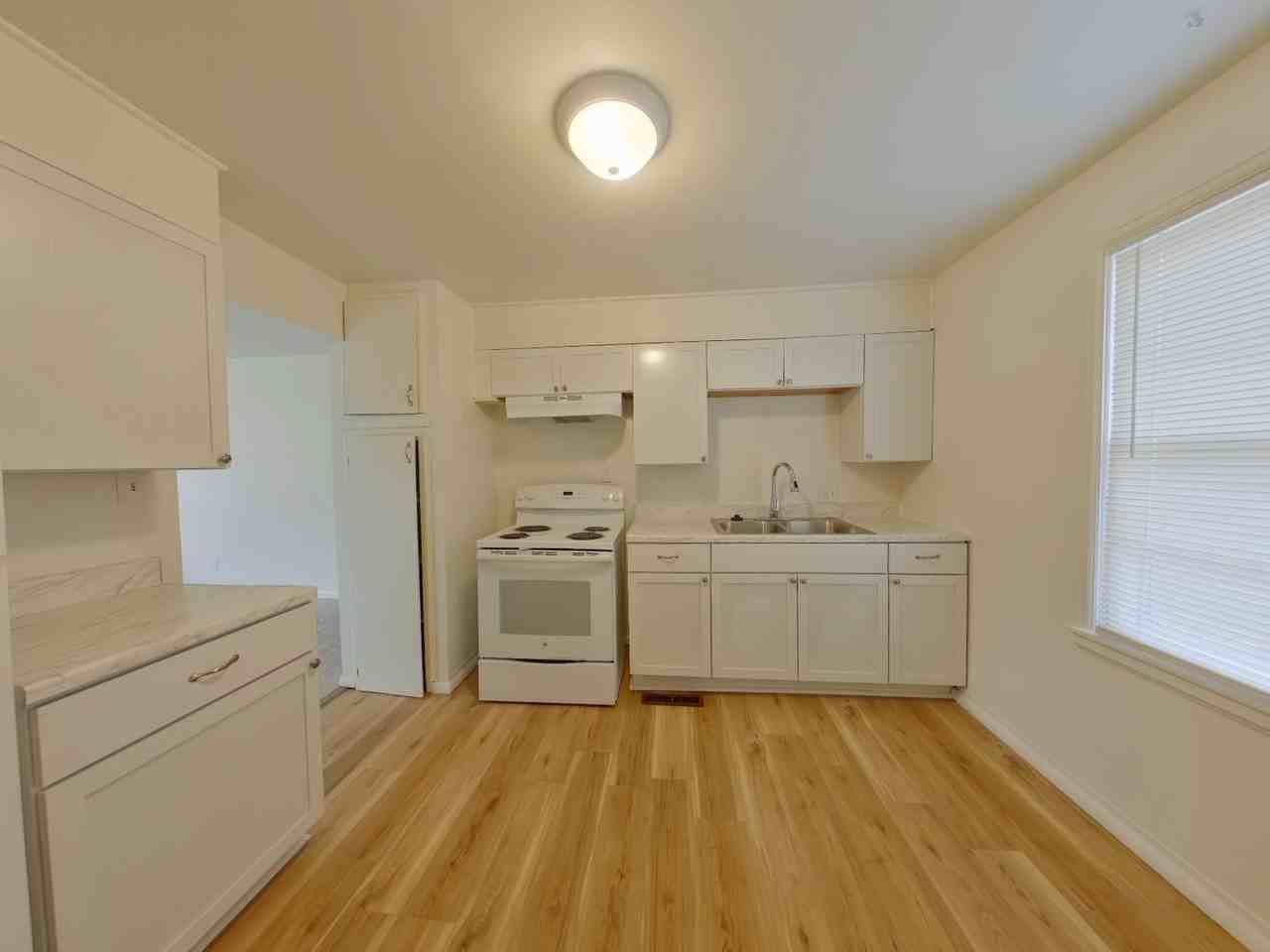 1053 S Christine St - Photo 5 of 21