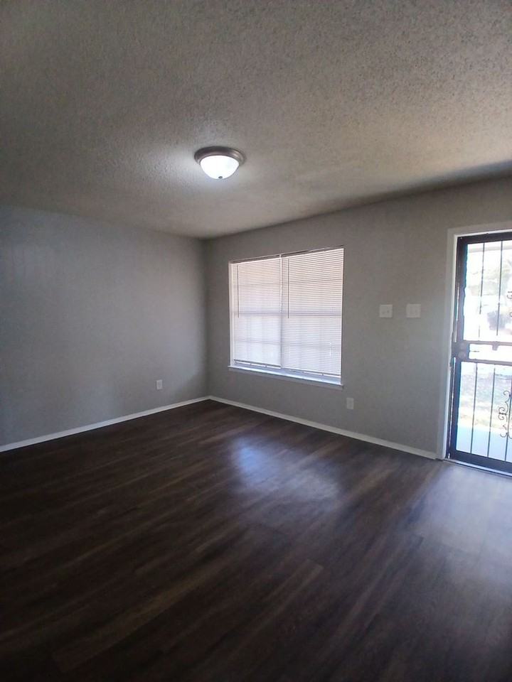 3279 Amselle Cir - Photo 2 of 9