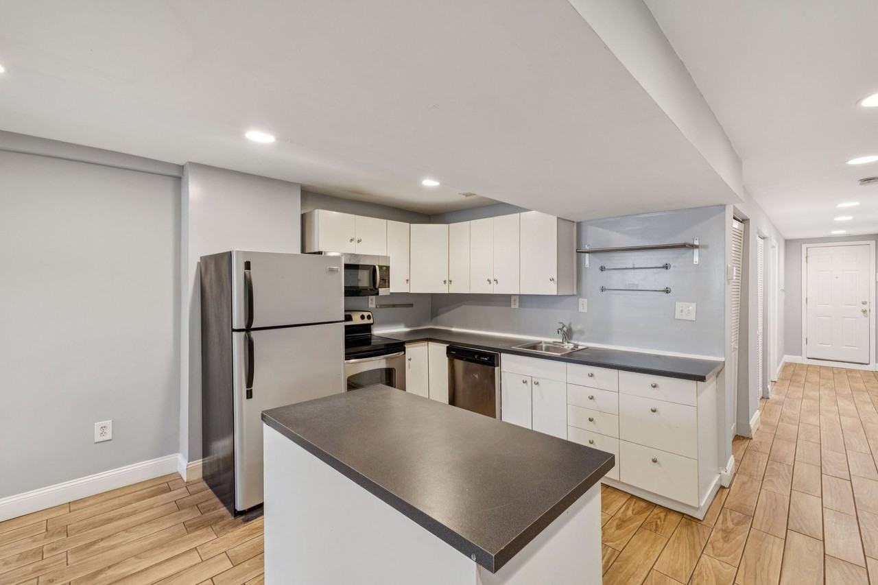 1440 Fairmont St NW - Photo 3 of 45