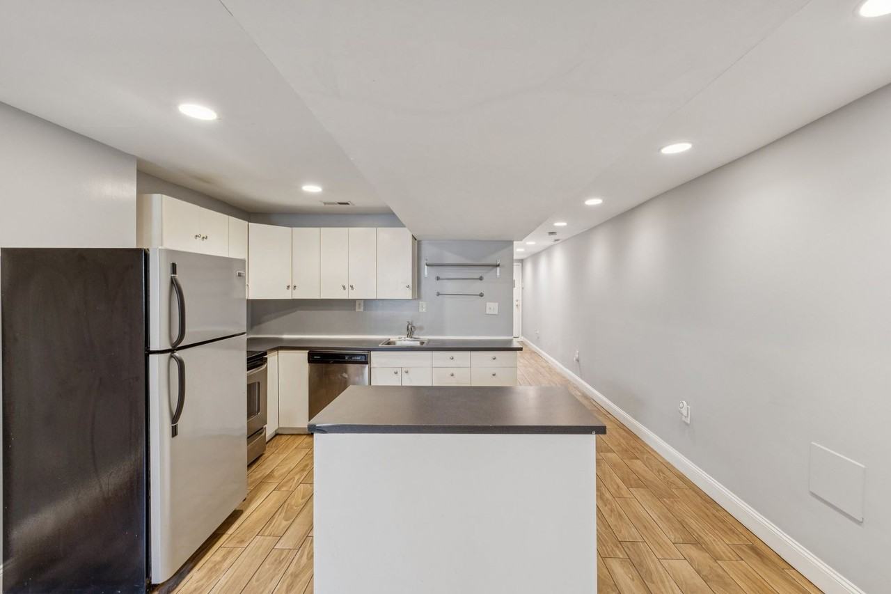 1440 Fairmont St NW - Photo 4 of 45