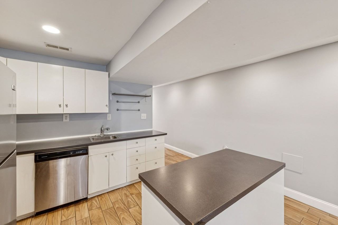 1440 Fairmont St NW - Photo 5 of 45