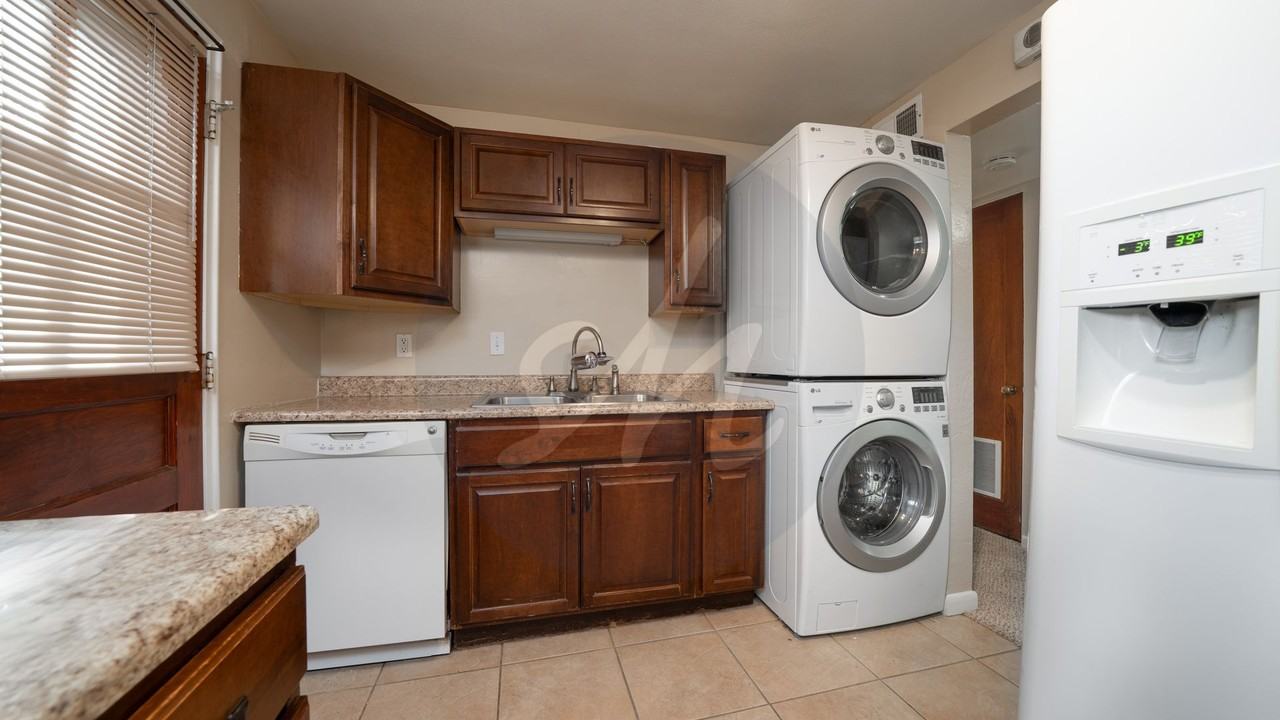 1508 N Cedar St - Photo 7 of 15