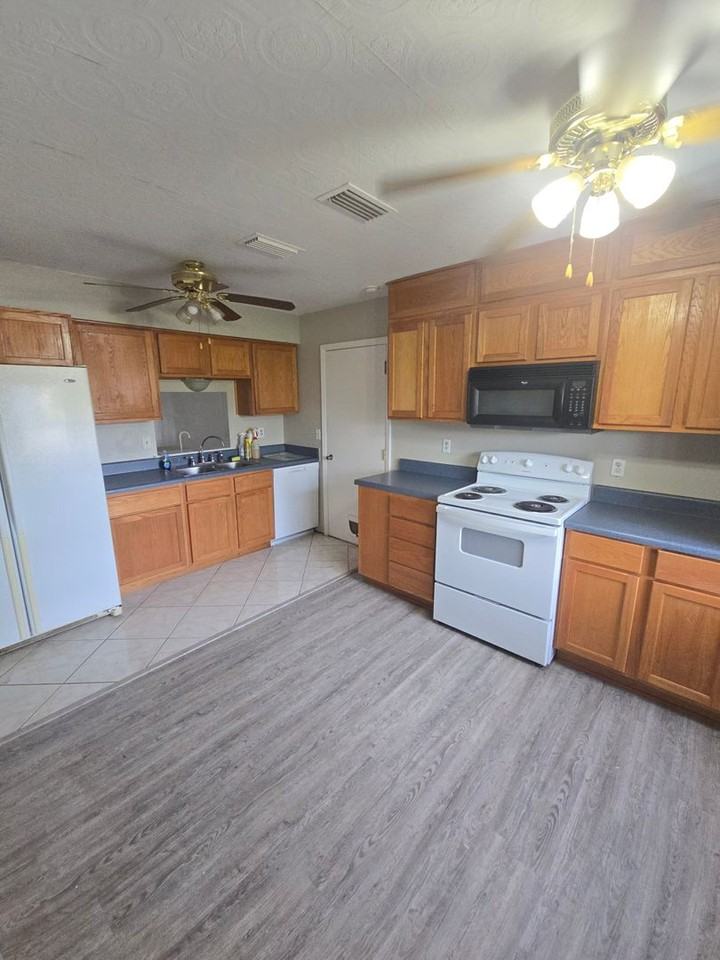 1398 Lucerne Loop Rd Ne - Photo 4 of 14