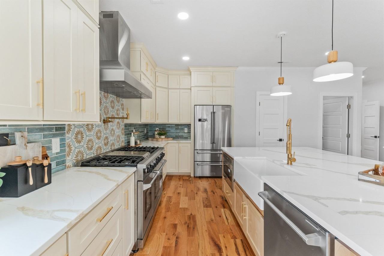 9542 17th Bay St - Photo 5 of 47