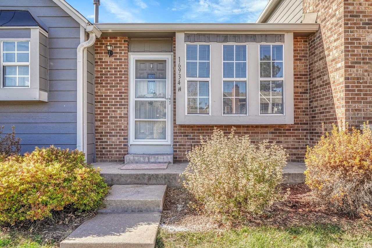 16934 E Whitaker Dr - Photo 3 of 20