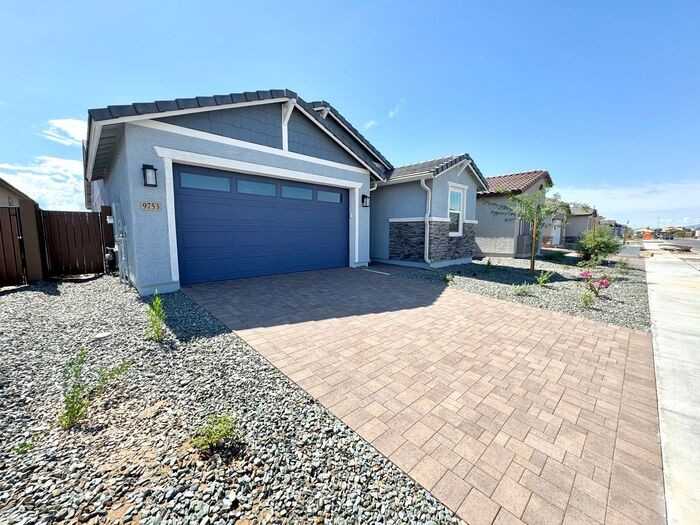 9753 West Cheery Lynn Road - Photo 2 of 44