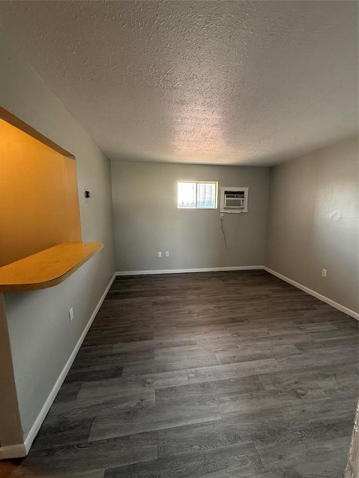 1020 S Rock Island Ave - Photo 4 of 10