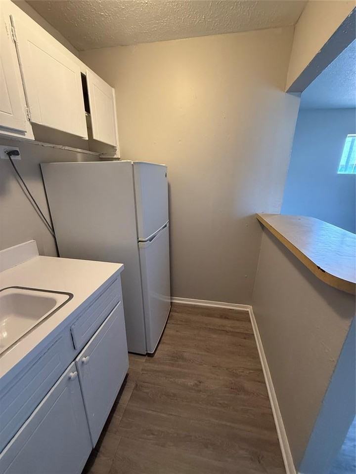 1020 S Rock Island Ave - Photo 7 of 10