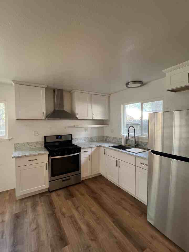 3342 Treehaven Dr #B - Photo 4 of 18