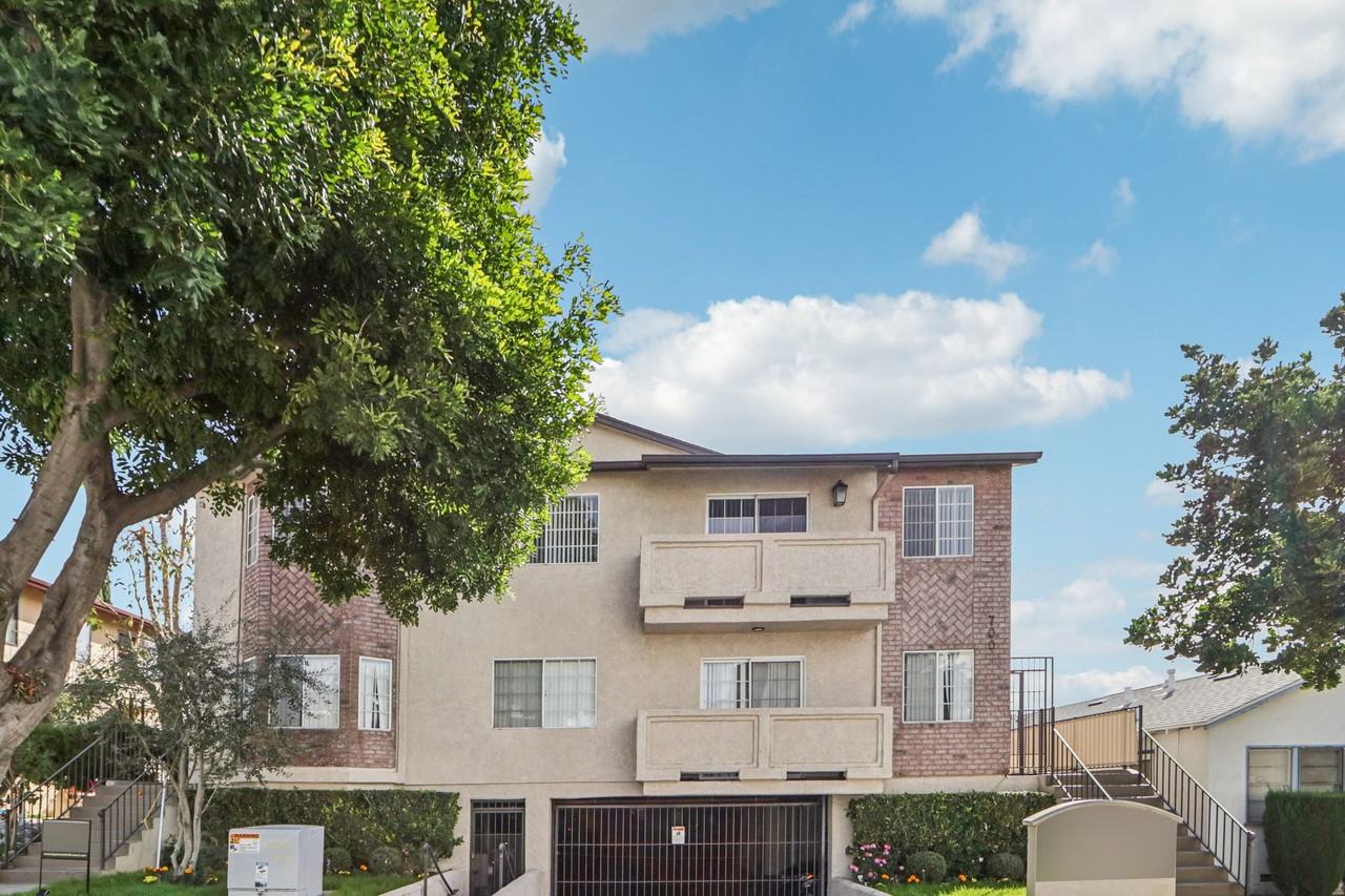 700 E Cedar Ave #105