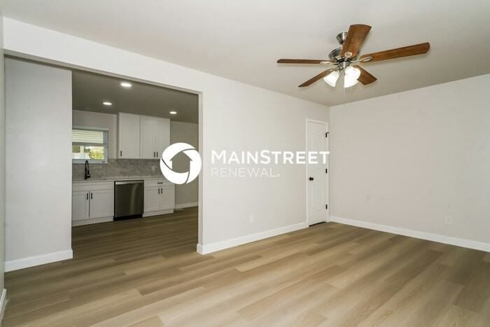 623 Riverside Drive - Photo 4 of 19