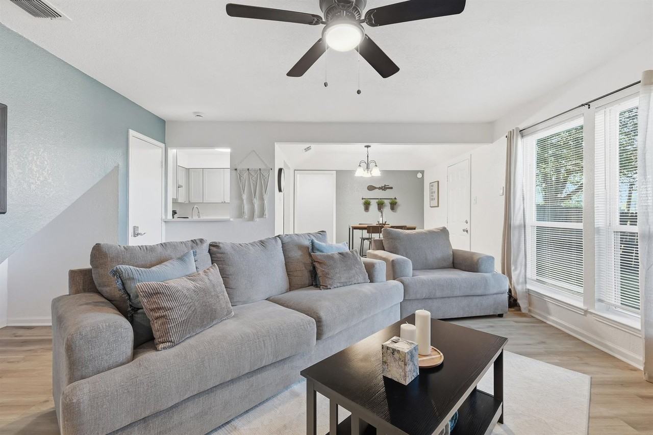 2162 E Arkansas Ln #2162 - Photo 5 of 35