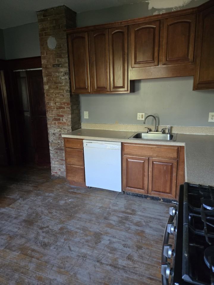 325 Main St #NA - Photo 2 of 5