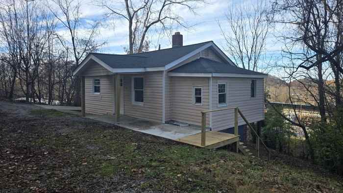 635 E Pine St - Photo 2 of 10