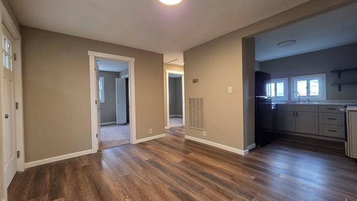 635 E Pine St - Photo 4 of 10